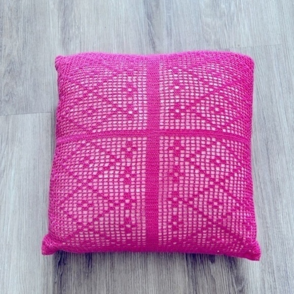 Vintage retro 2 tone pink crochet knit decorative pillow.  16”x16”. - Picture 1 of 4
